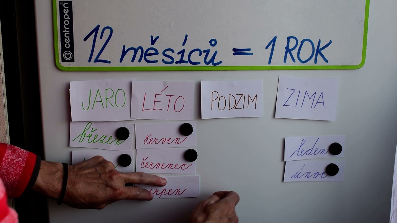 12  Měsíce