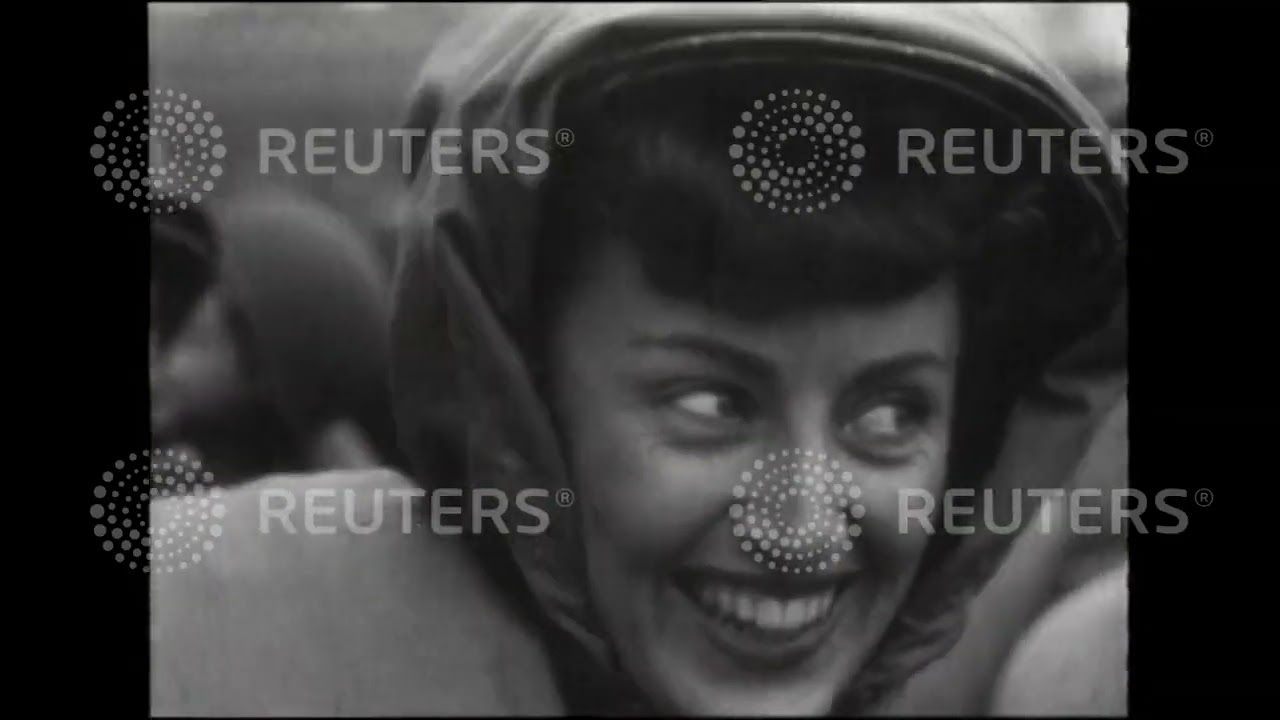 1944 DEFENCE - Large Troopship Docks at British Port With Latest U.S. Contingent for 2nd Front
