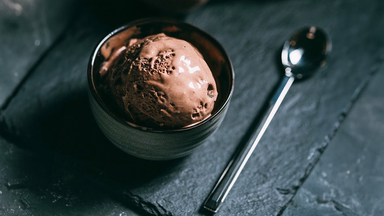 Professional chef teaches ice cream making and reviews equipment.