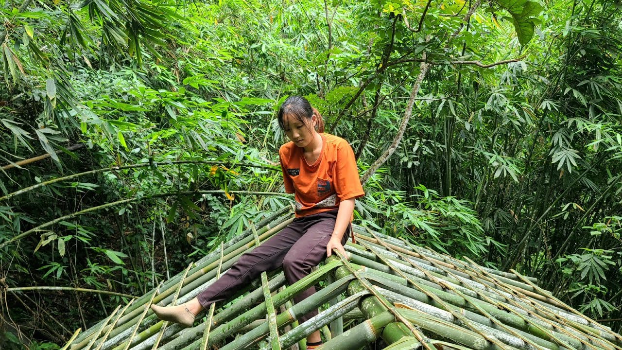 Full video: 45 days of girl building bamboo house, catching fish..