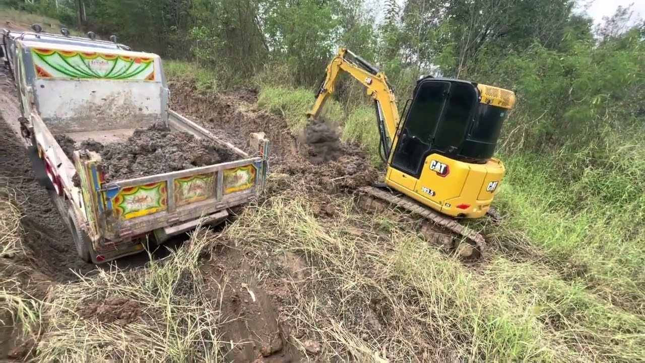 CAT 303.5 next gen ตักดินใส่ DEGA 205