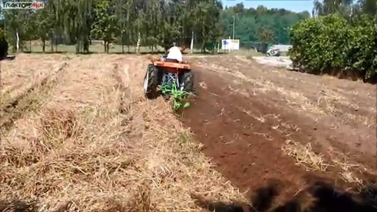 mini traktor Kubota GT8(26KM) wyposażony w pług 2-skibowy