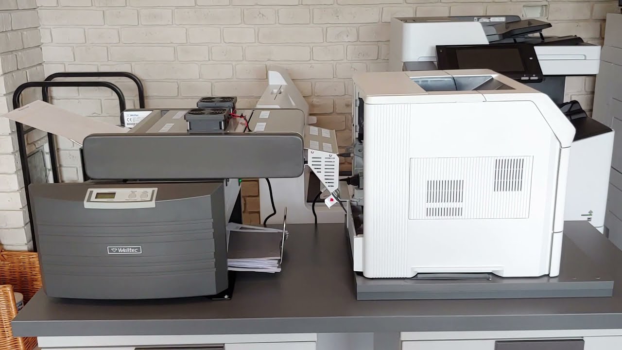 Zaklejarka MF4350/4000N wraz z drukarką HP 605N. Zadruk i bezpieczne zaklejenie kopert płacowych.