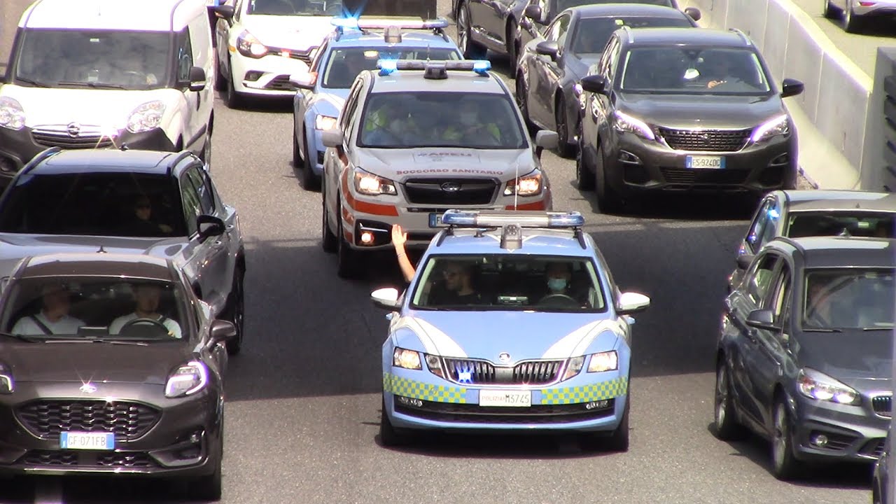 POLIZIA STRADALE IN SIRENA NEL TRAFFICO SCORTA AUTOMEDICA+APS VVF BUSTO+CRI GALLARATE IN SIRENA (A8)
