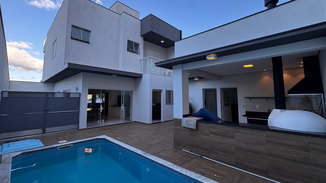 Belíssima Casa à Venda em Bragança Paulista SP.