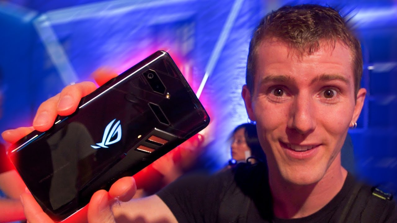 ASUS' Gaming Phone Looks AWESOME! - RoG Phone First Look