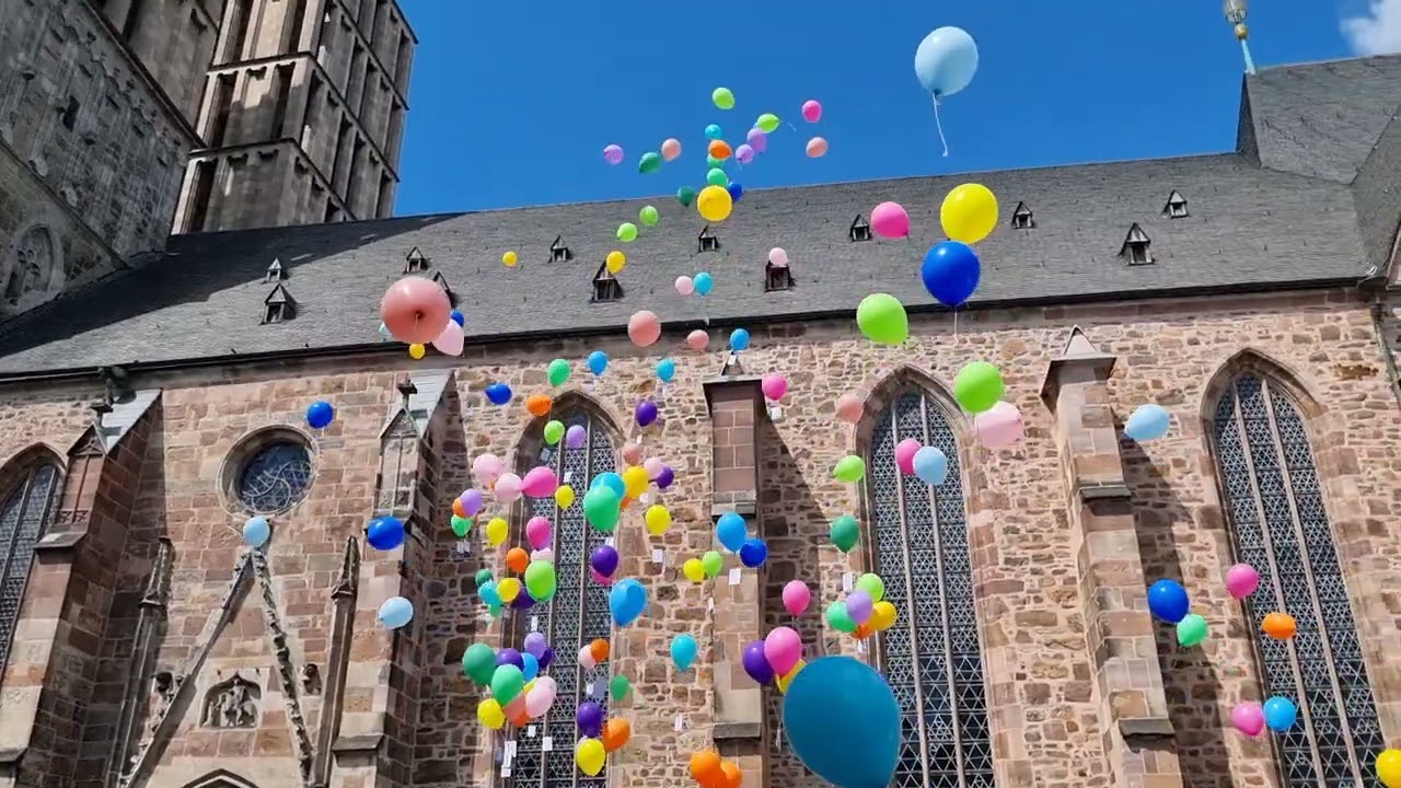 Osanna-Glocke d. Martinskirche Kassel ruft zu Rechtsstaat, Freiheit, Demokratie u. innerem Frieden&ldquo;