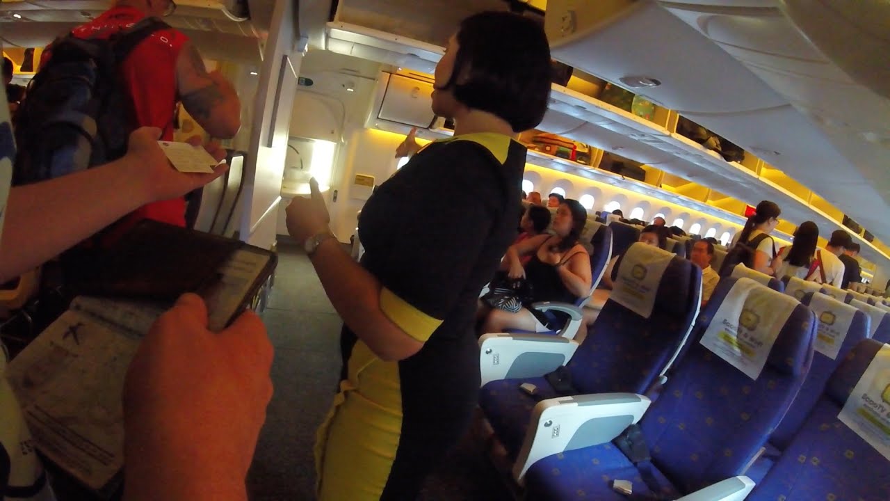 Flying with Scoot? Watch this first. (WORST airline of the year)
