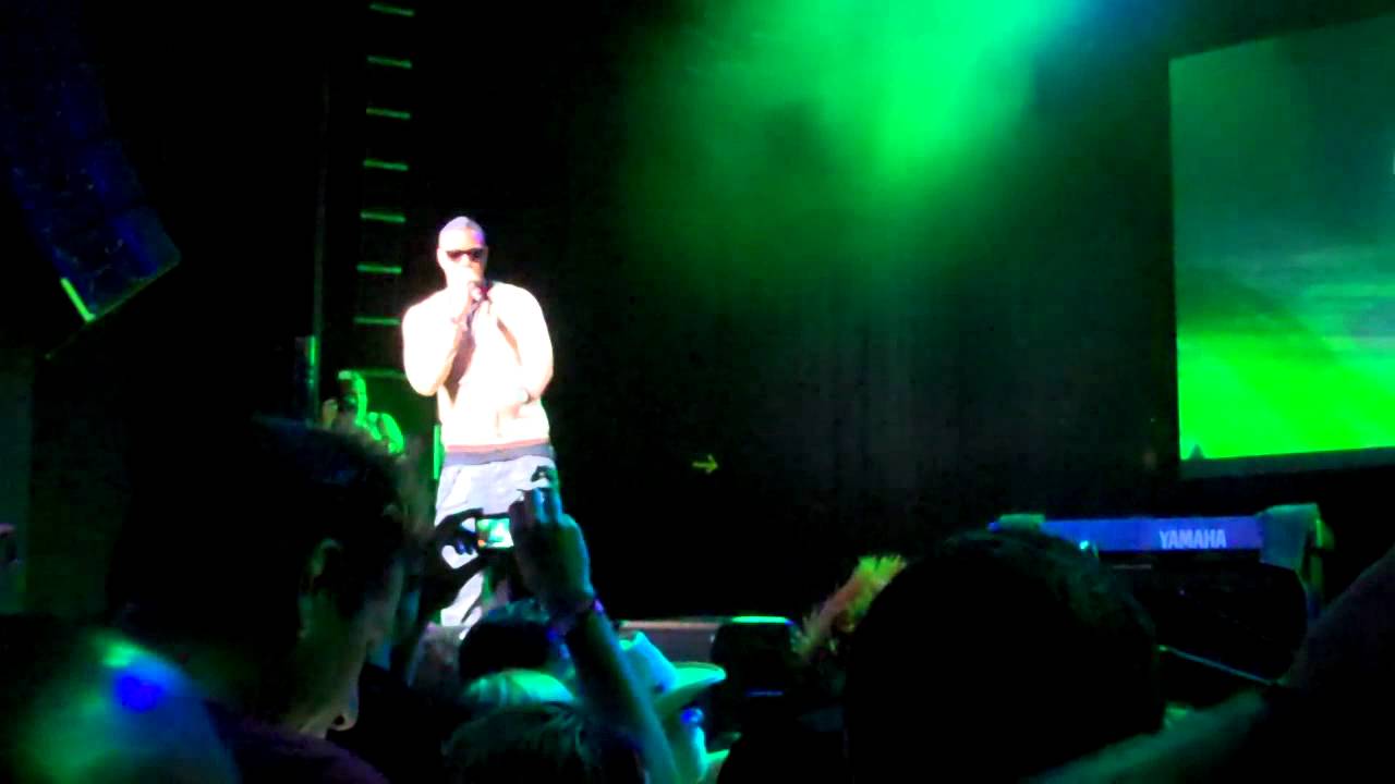 Jeremih & Lloyd Banks performing Live at The 2011  DJ Expo House Of Blues