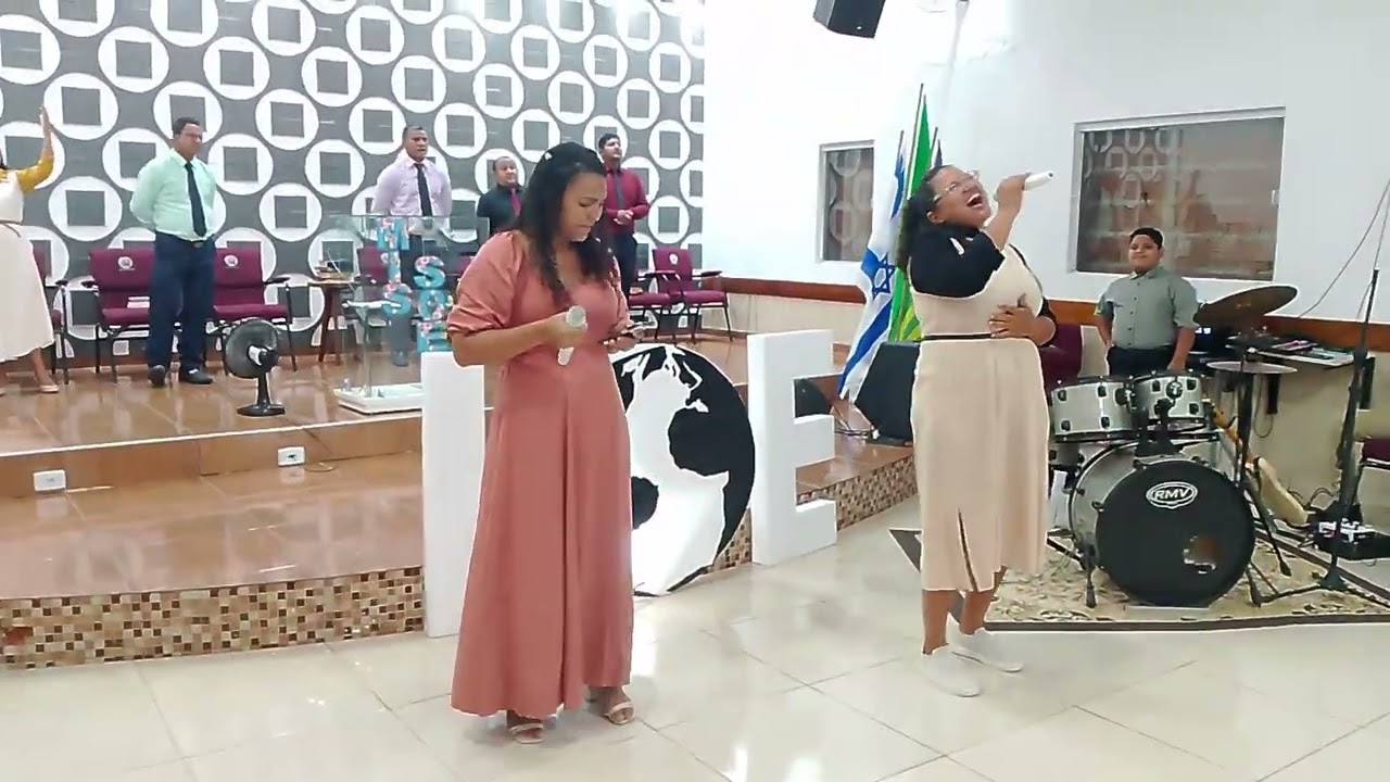 Noite de Missões. Tamiria e Thailana.