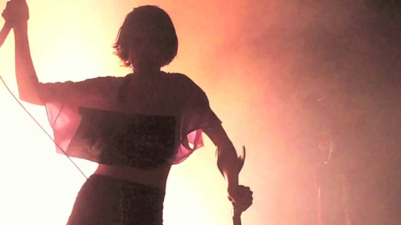 Crystal Castles - Kerosene (Valy Mo ††‡† rmx)