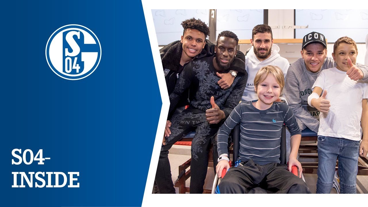 S04-Profis überraschen kranke Kinder und Jugendliche