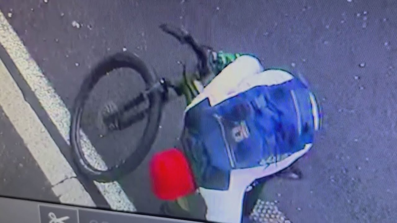 Ladro di bici in azione a Como, il video