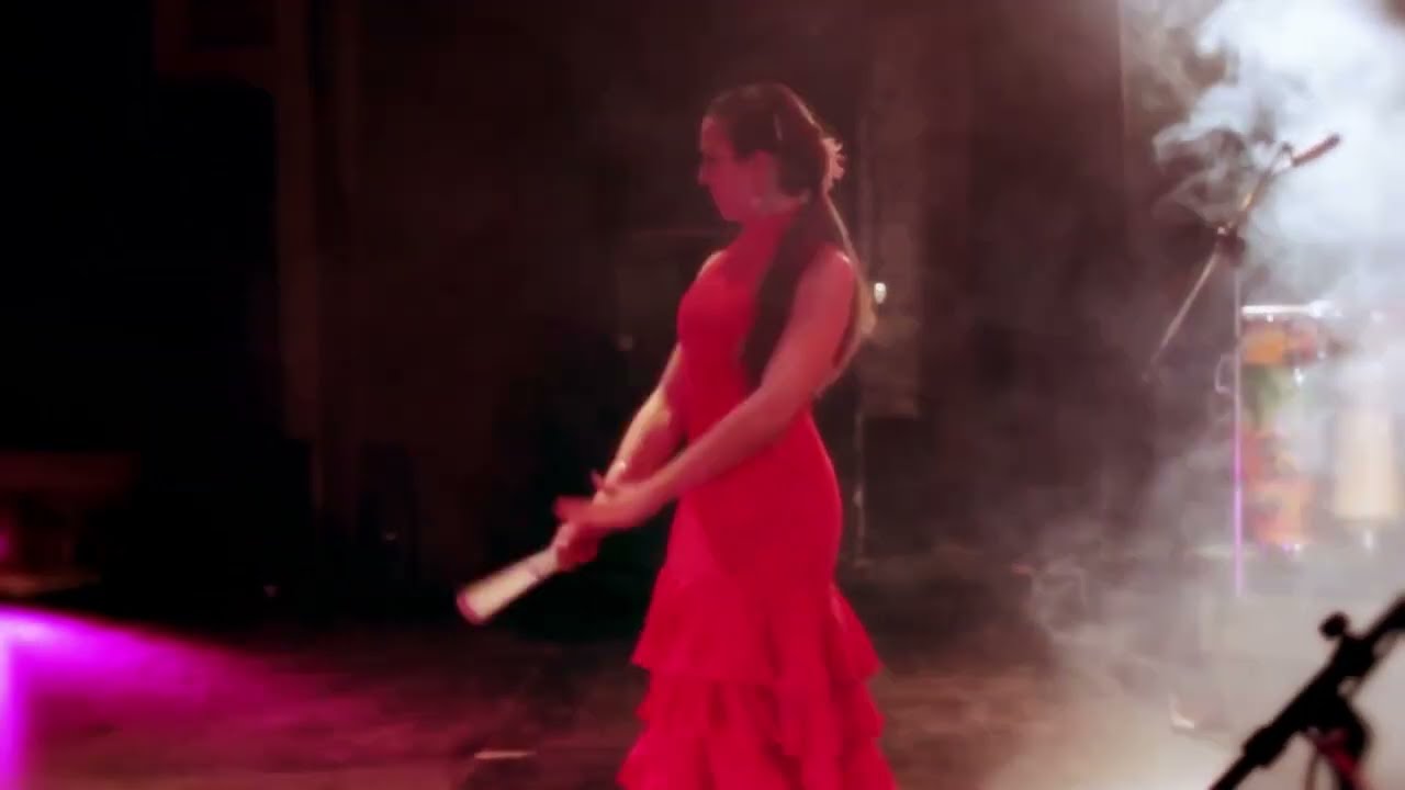 Lujan Obron. Canti&ntilde;as con abanico. Teatro Colon de Mar del Plata (2016).