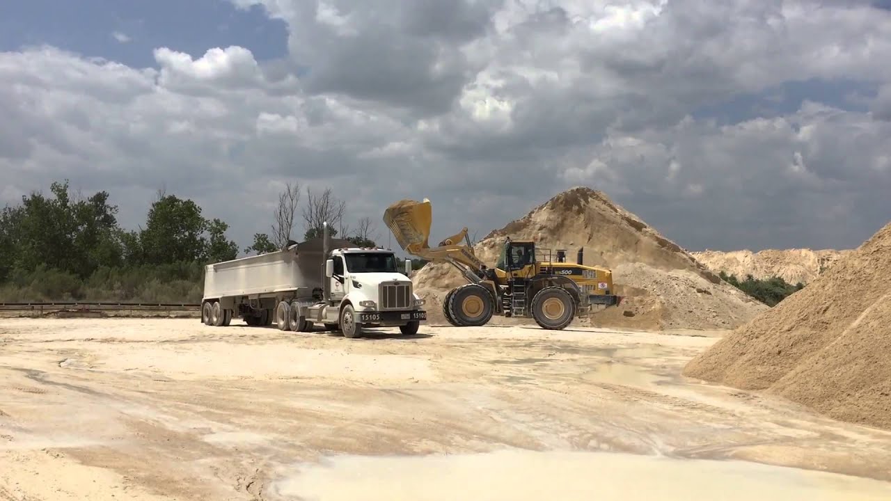 Komatsu WA500 Yard Loader 2 Pass Loading Trucks