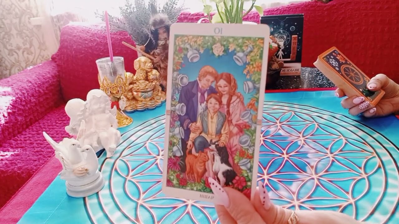 🔮ЗА ВАМИ НАБЛЮДАЕТ ВЛЮБЛЕННЫЙ МУЖЧИНА 💖РИСУЕТ ВАШ ПОРТРЕТ 👑ВАШ СЦЕНАРИЙ ЖИЗНИ  МЕНЯЕТСЯ☀️💃☘️💫❣️💌💰
