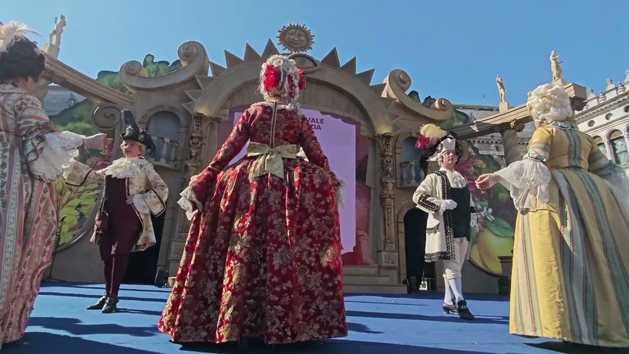 Il Gruppo Storico esegue 