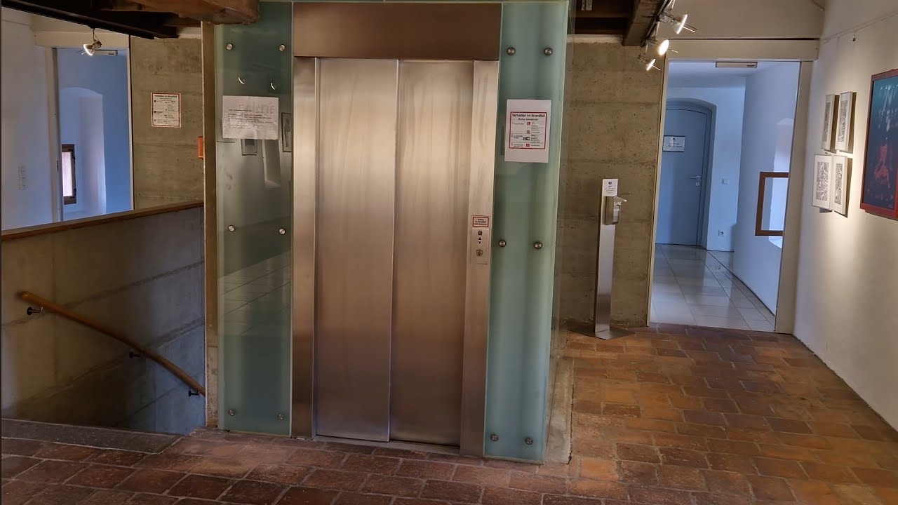 Schöner aber günstiger MP H Hydraulik Aufzug (Nice but cheap MP H hydraulic lift) @Schloß Traun