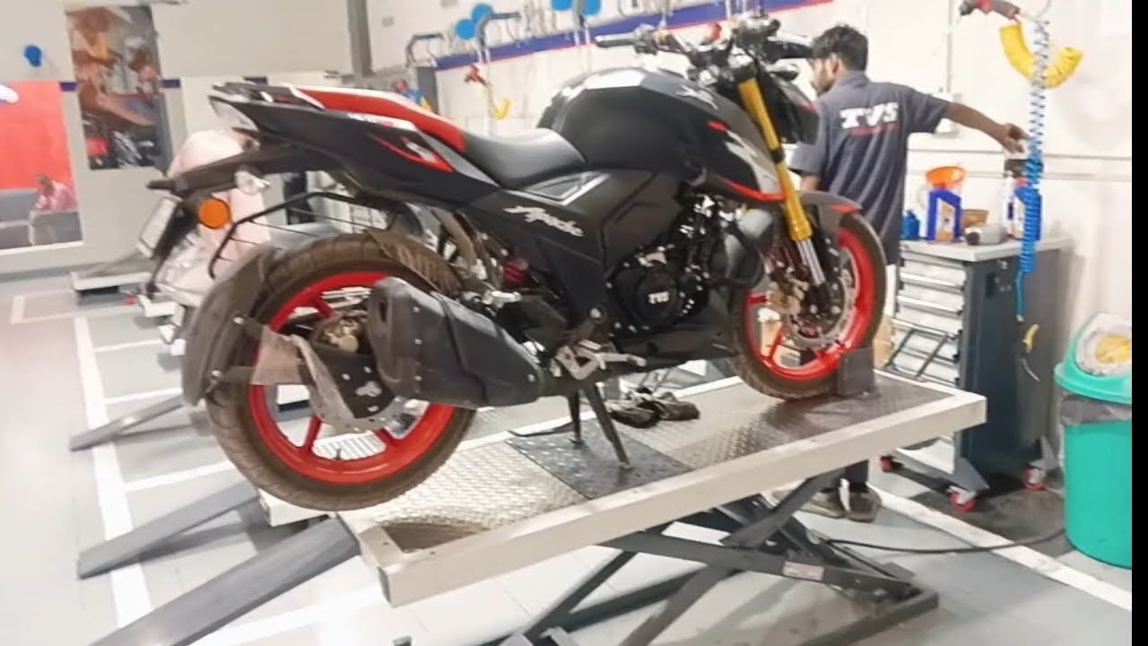 TVS Apache RTR 160 4v USD first service rs 1100