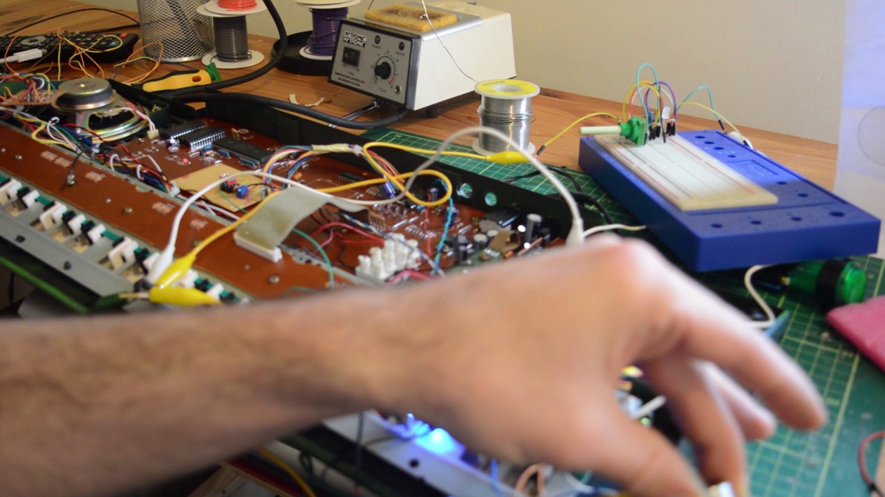 How to Circuit Bend Yamaha PSS - 380 by SMMP part 1