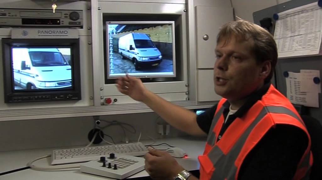 08 Ronald voert een rioolinspectie uit
