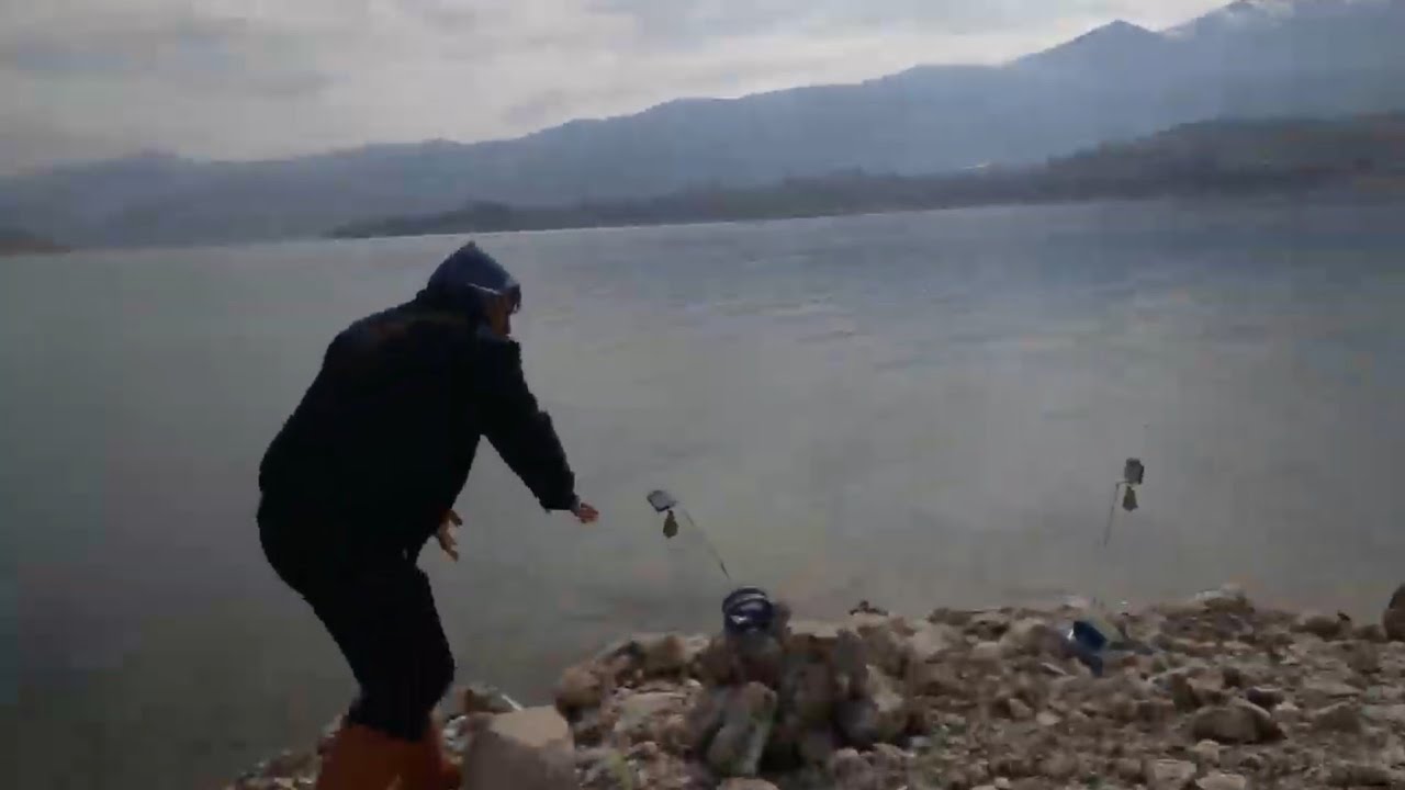 Soğukta sazan avı.Dağlara kar yağmış.zili yerinden şöküyordu.sazan avı.balık avı.carp fıshıng.