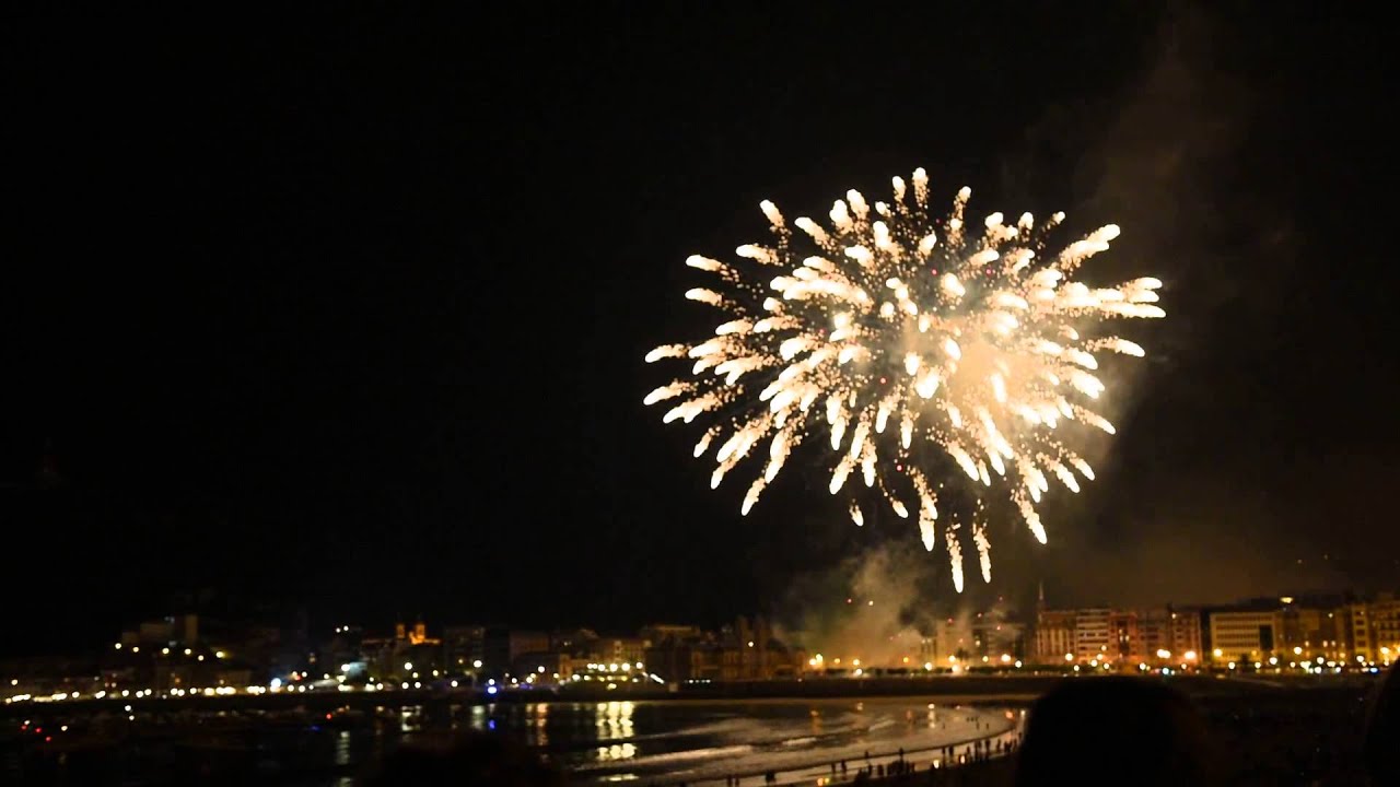 Pirotecnia PARENTE @ 52 CONCURSO INTERNACIONAL DE FUEGOS ARTIFICIALES en la bahía de La Concha