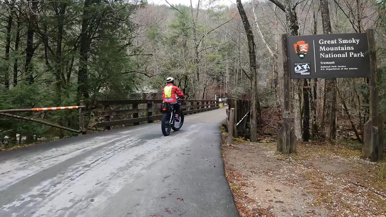 Bicycling Tremont Road - Great Smoky Mountains National Park - Himiway e-bikes