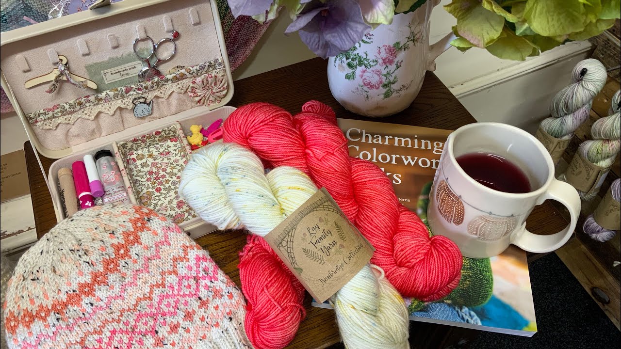 Layfamilyyarn diary’s:: plans for a cast on 🎉  a finished hat and one for the frog pond🐸