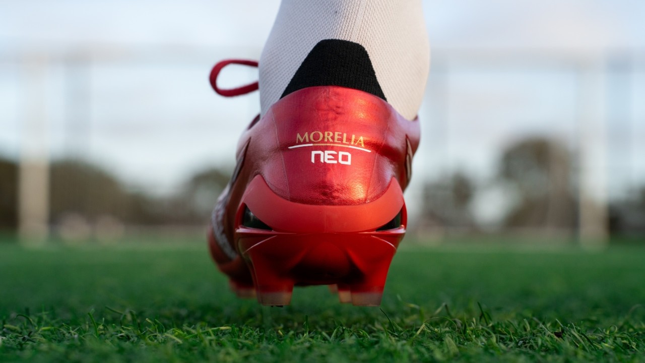 Mizuno's Best Performing Leather Football Boot | Mizuno Morelia Neo IV MIJ