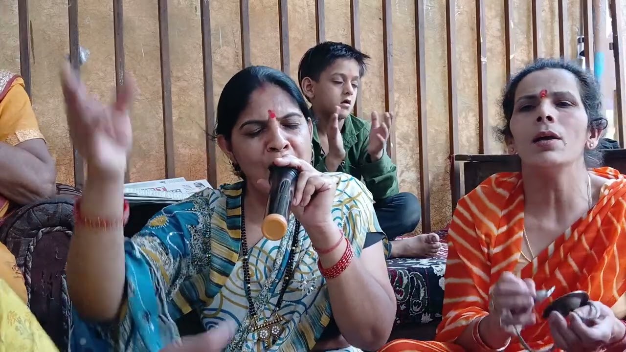 🌺🌿ओङ लई  रे मेरी मां ने चुनरिया लग रे जाने किसकी नजरिया!!!माता रानी भजन 🌺🌿