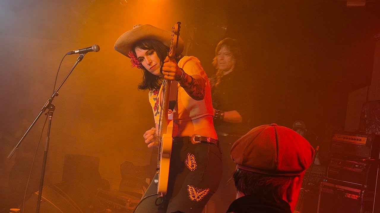 Jenny Don't & the Spurs - Live at Funtastic Dracula Carnival 