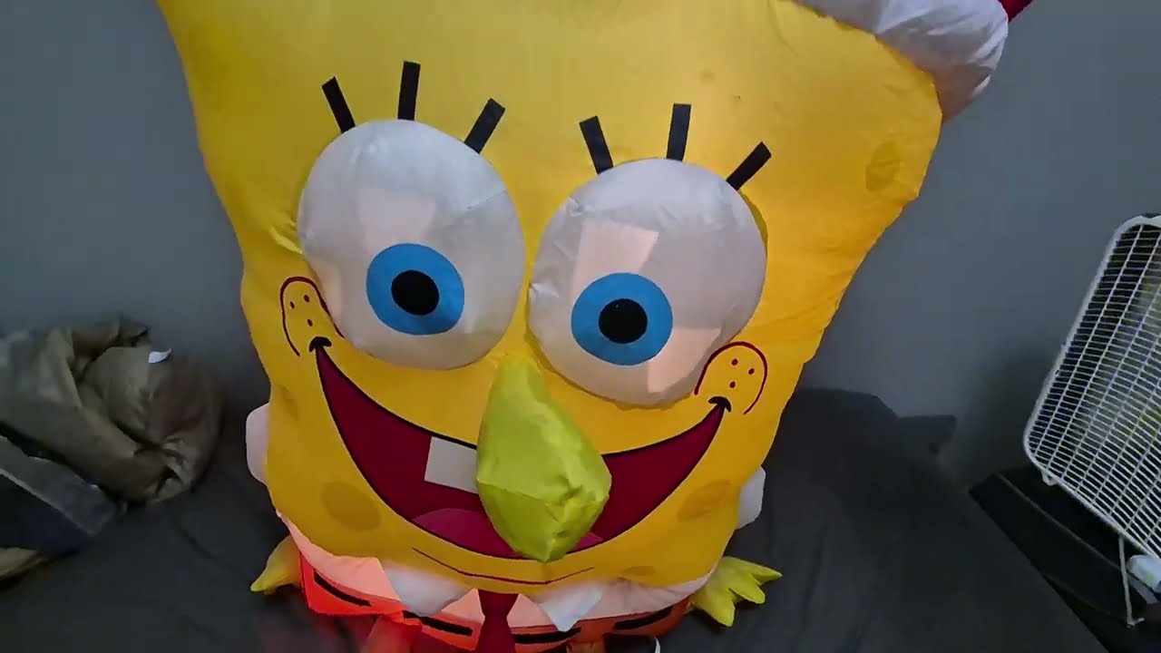gemmy 2005 SpongeBob with Santa hat