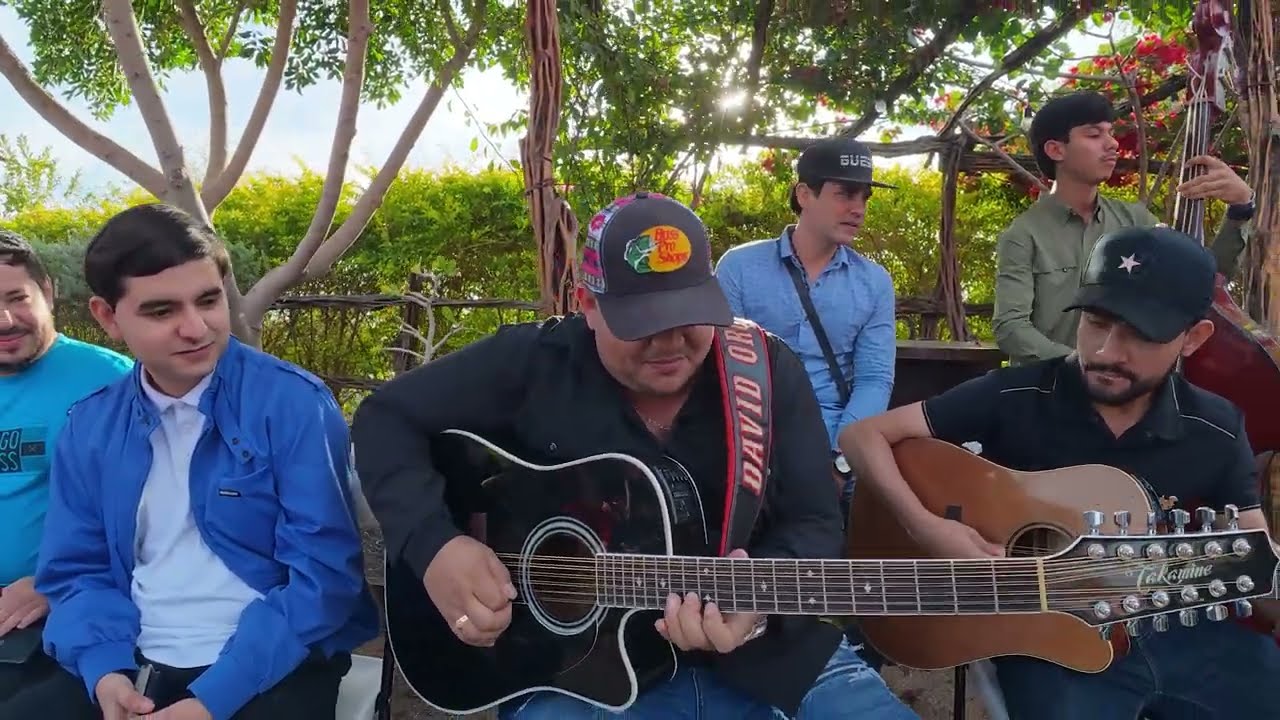 Por Que Se Habra Ido - David Orozco & Grupo Restaurado (En Vivo)