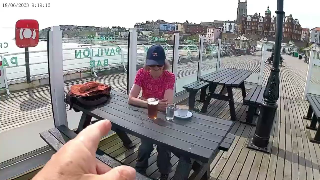 7 Day Mazda Bongo Adventure. Part 7. Lazy Day. Walk into Cromer. Early Morning Beer on the Pier.Cake
