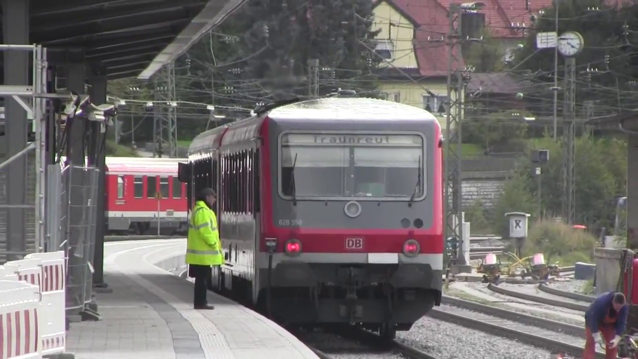 Traunstein Bahnhof 13.10.2012 mit Nahverkehr und einem Railjet