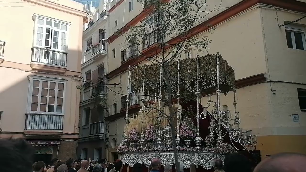 Virgen del Amparo 2025 Cádiz. Saliendo de Santiago y Plaza Candelaria