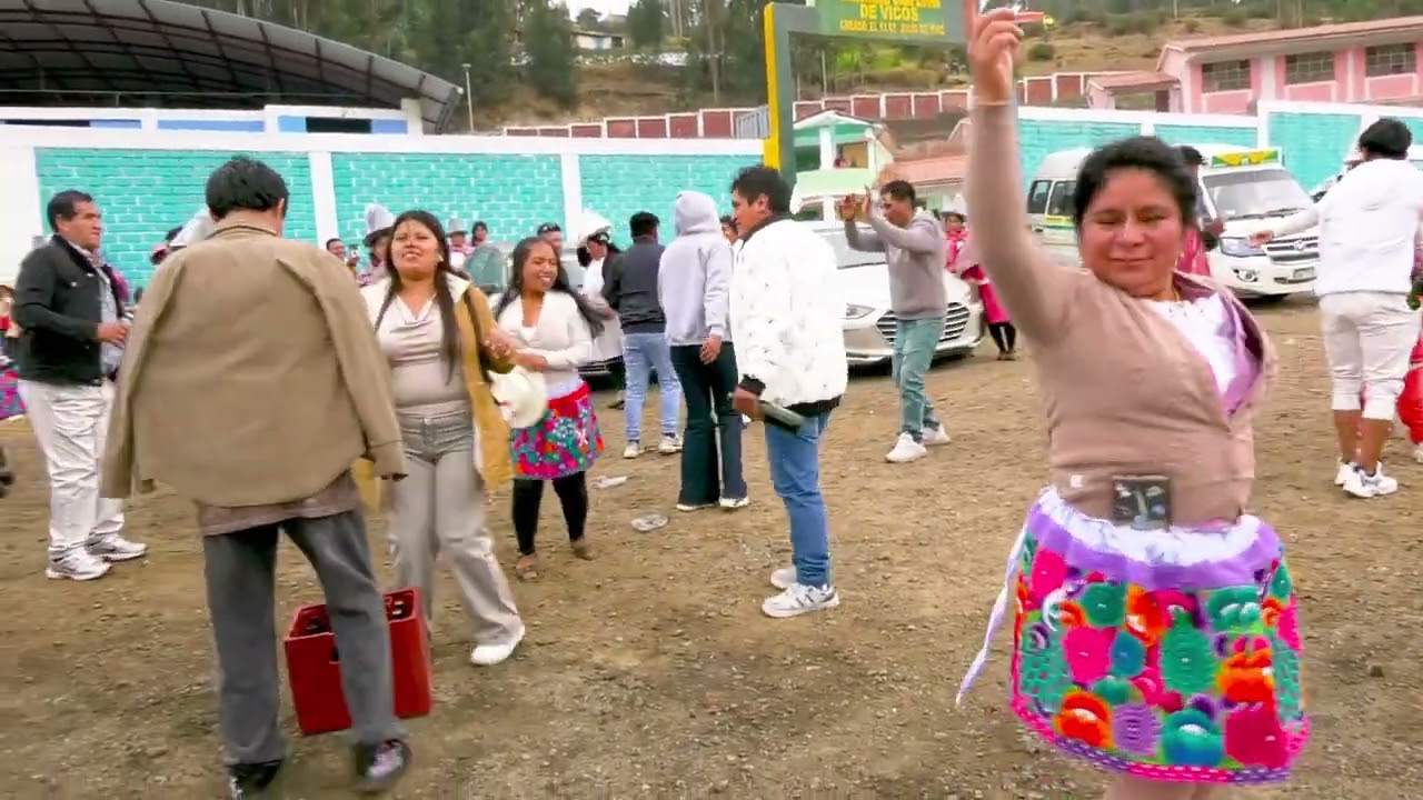 GRAN BANDA NUEVA SENSACIÓN Los Juveniles Carhuaz ( Parte 05 )