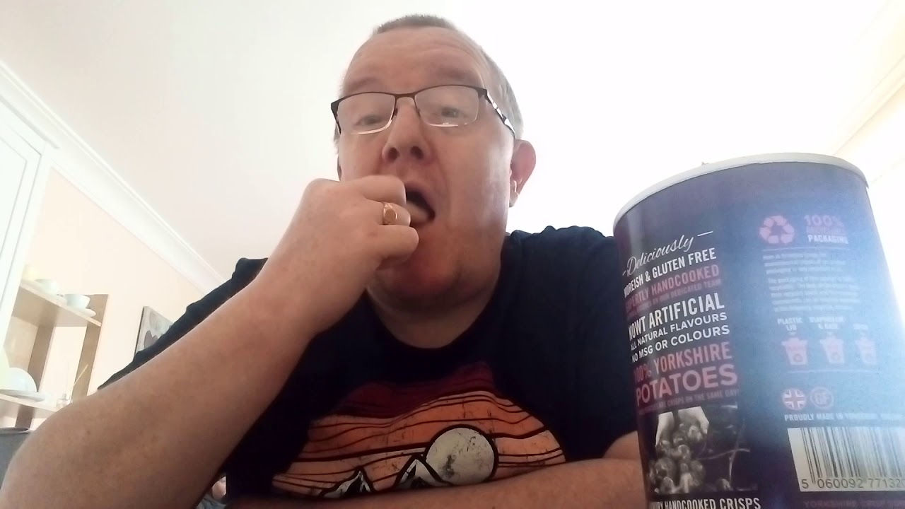 YORKSHIRE CRISPS. SWEET CURED HAM AND PICKLE FLAVOUR REVIEW