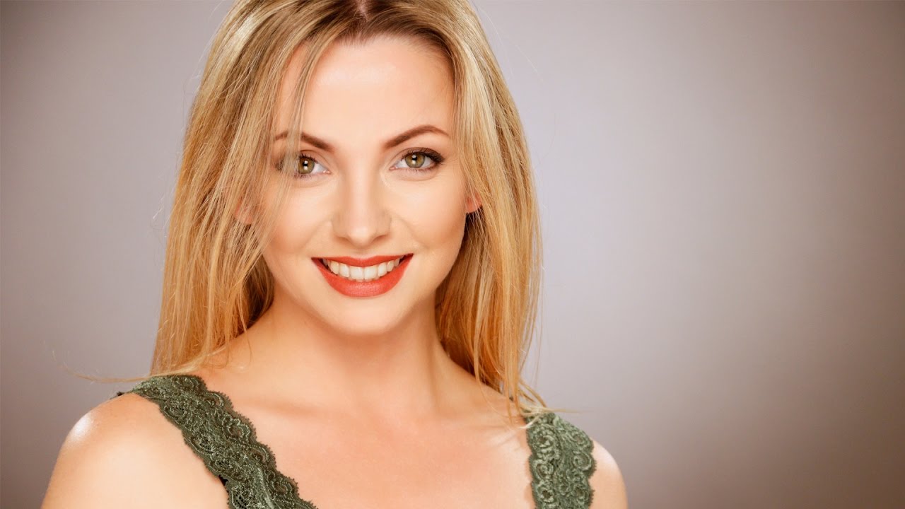 How to LOOK OLDER with makeup when having a BABY FACE - Daily Version