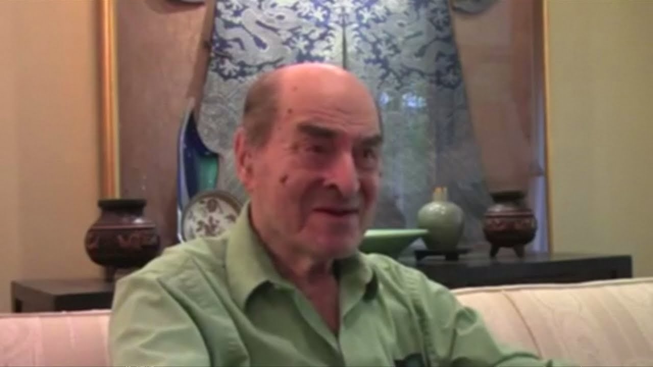 Dr Henry Heimlich uses Heimlich manoeuvre for the first time