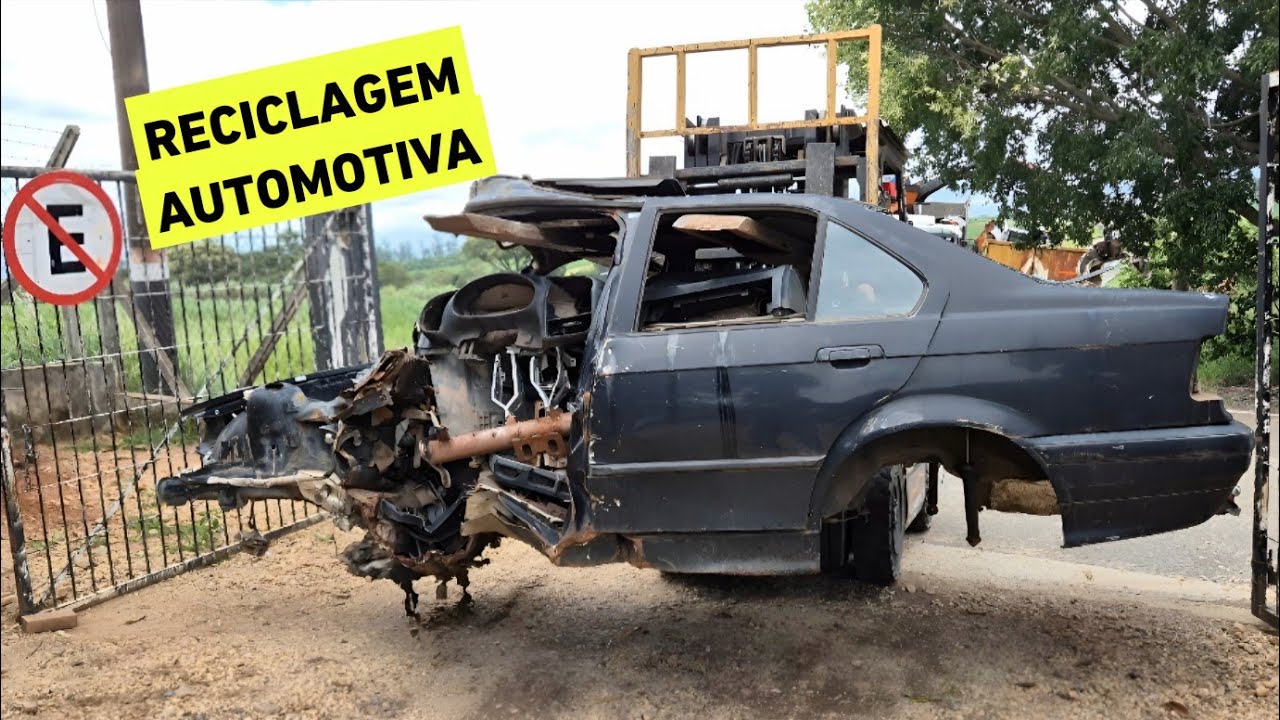 POR AQUI OS TRABALHOS NÃO PARAM  / CONTINUAÇÃO DA LIMPEZA DO PÁTIO. 