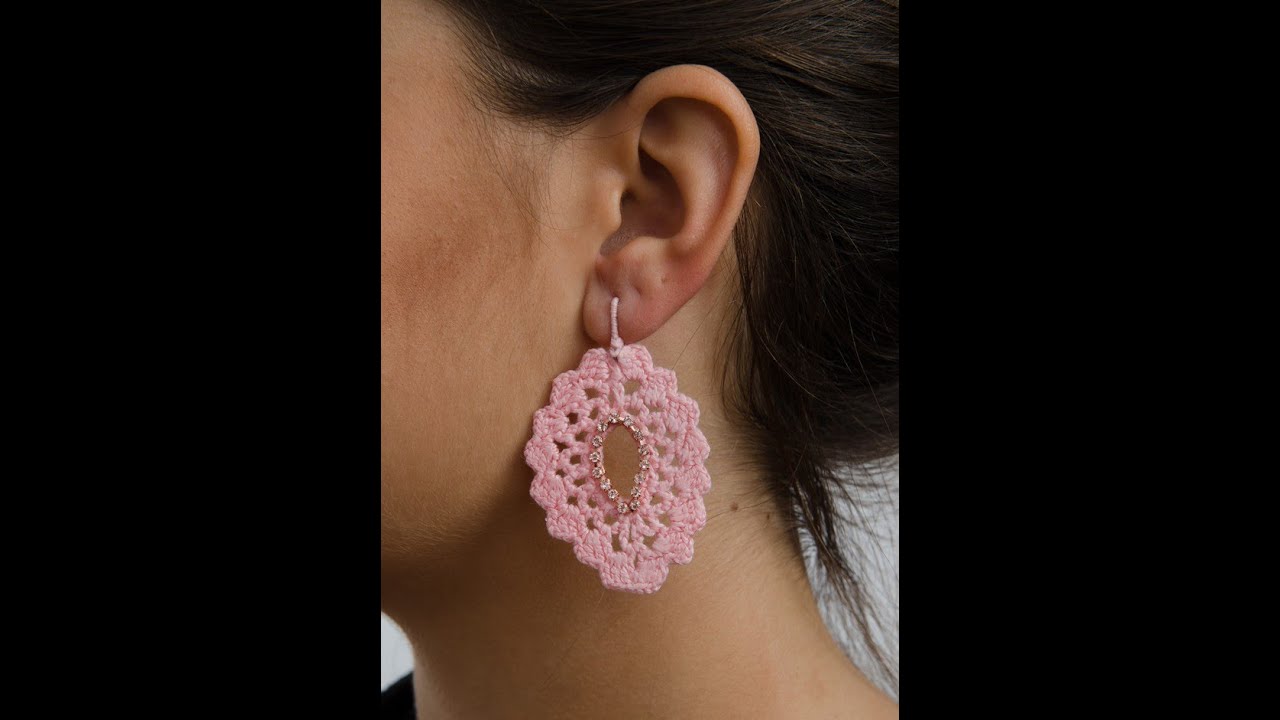 Brinco de Crochê Oval com Strass