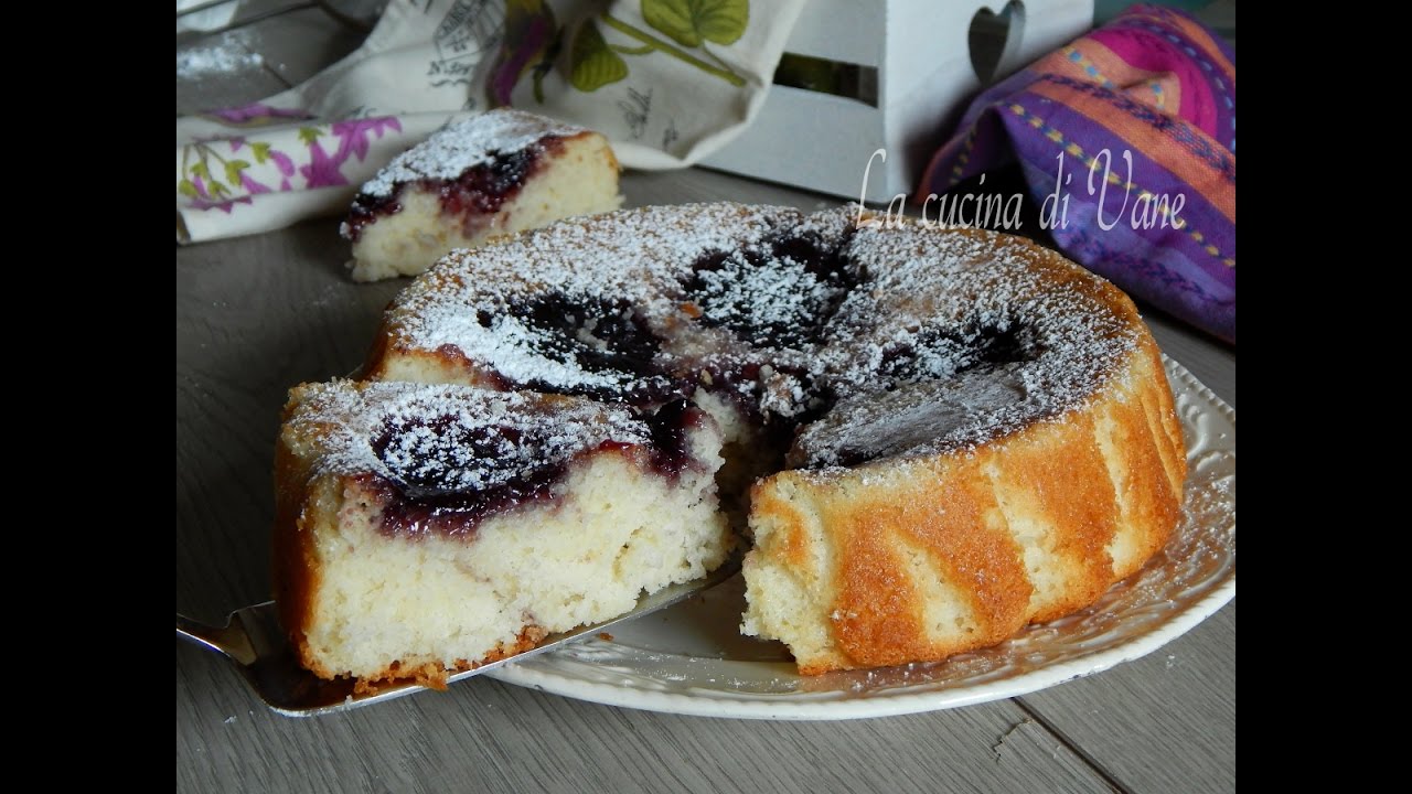 TORTA DI ALBUMI CON YOGURT E MARMELLATA
