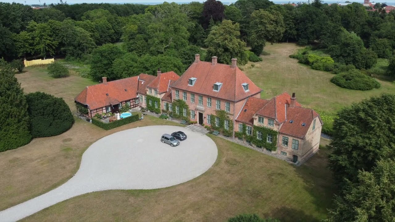 Dronevideo fra Køge by og Køge Ås 24  juli 2022