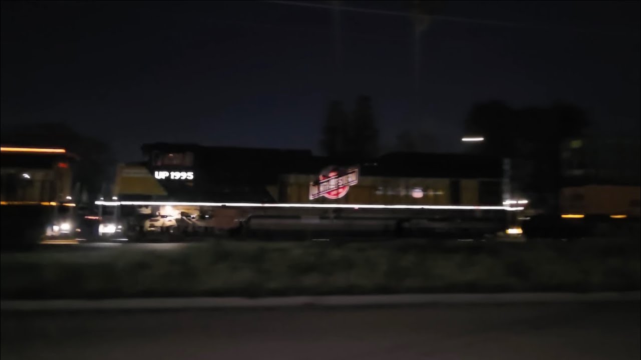UP1995 passing by Selma CA