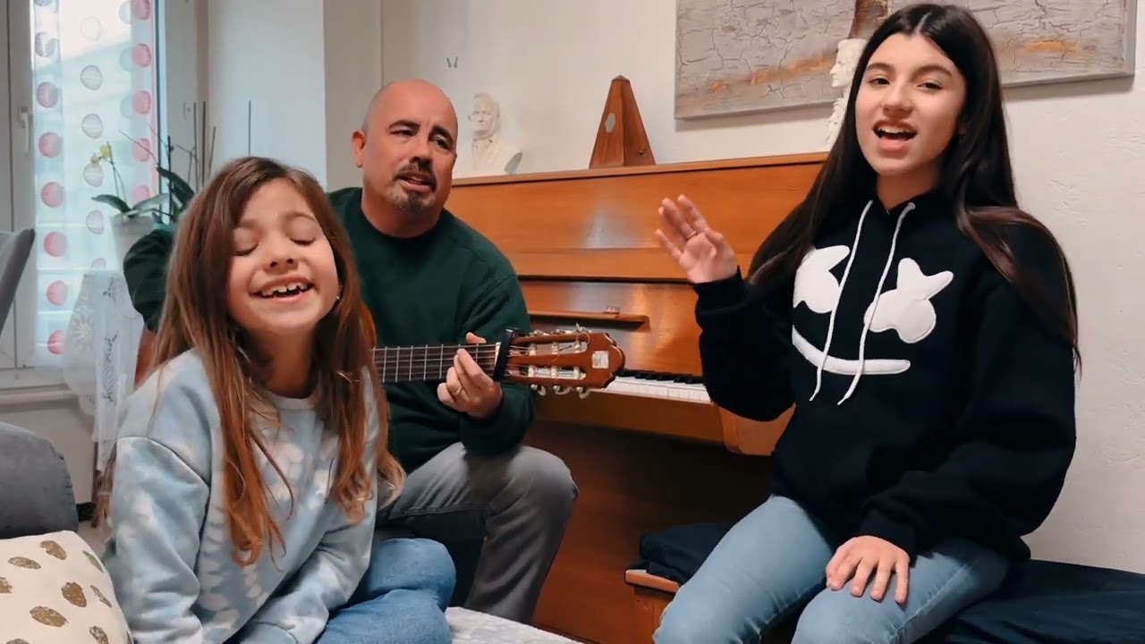 Un canto a Galicia / ( cover) SARA & FLIA -@ The voice kids 08 🥰