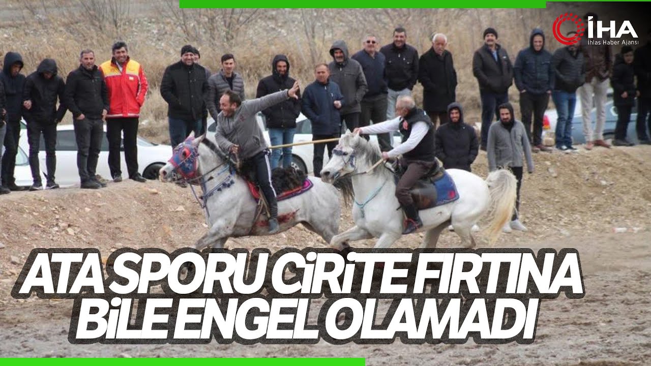 Fırtınalı Havaya Aldırış Etmeden Cirit Maçı Oynadılar
