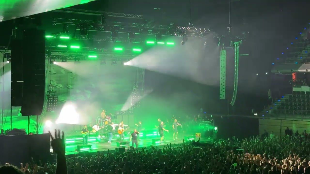 Feine Sahne Fischfilet (feat. Focus.) - Sternhagelvoll (U, Max-Schmeling-Halle, Berlin / 22.12.2025)