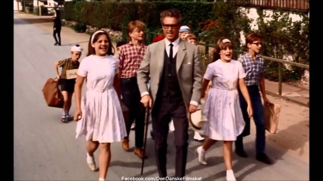 Krybskytterne paa Næsbygaard (1966) - Det er lige ud af landevejen (Hulger Juul Hansen & kor)